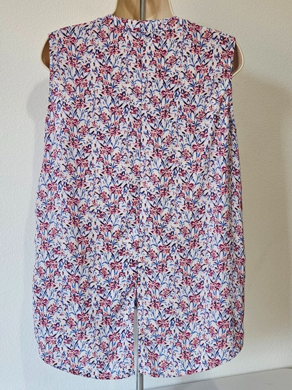 Zac & Rachel Sleeveless Hidden Button Front - Picture 6 of 10